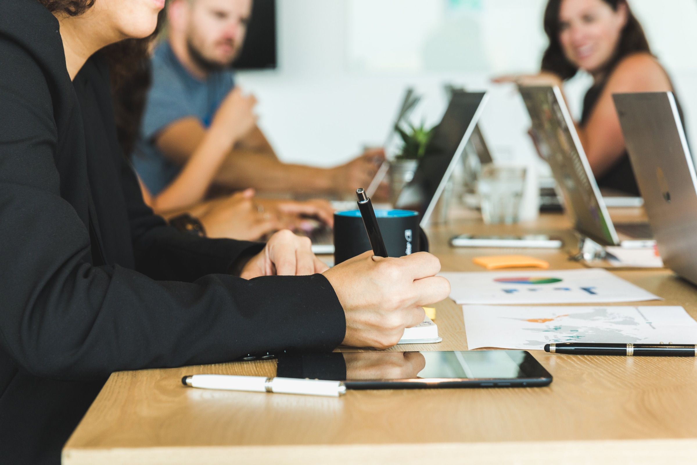 Programas de capacitación · diplomados · talleres y conferencias